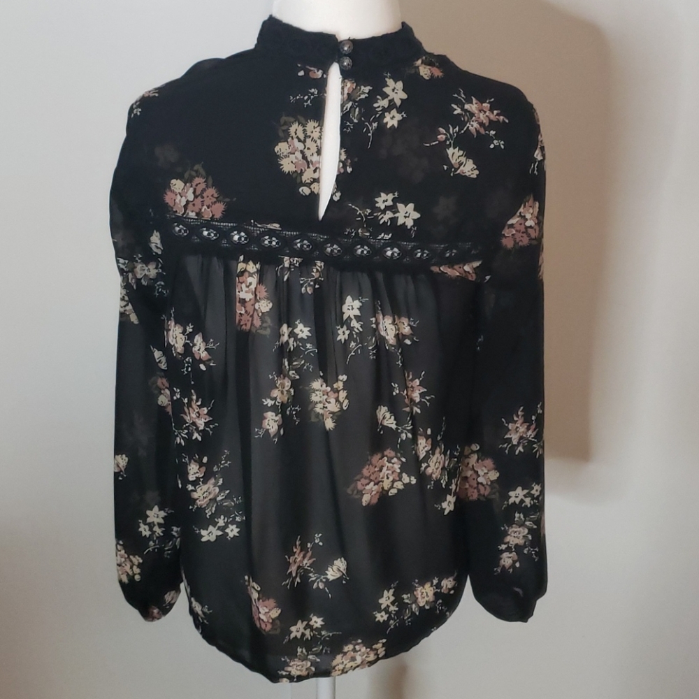Blouse - Picture 2 of 4